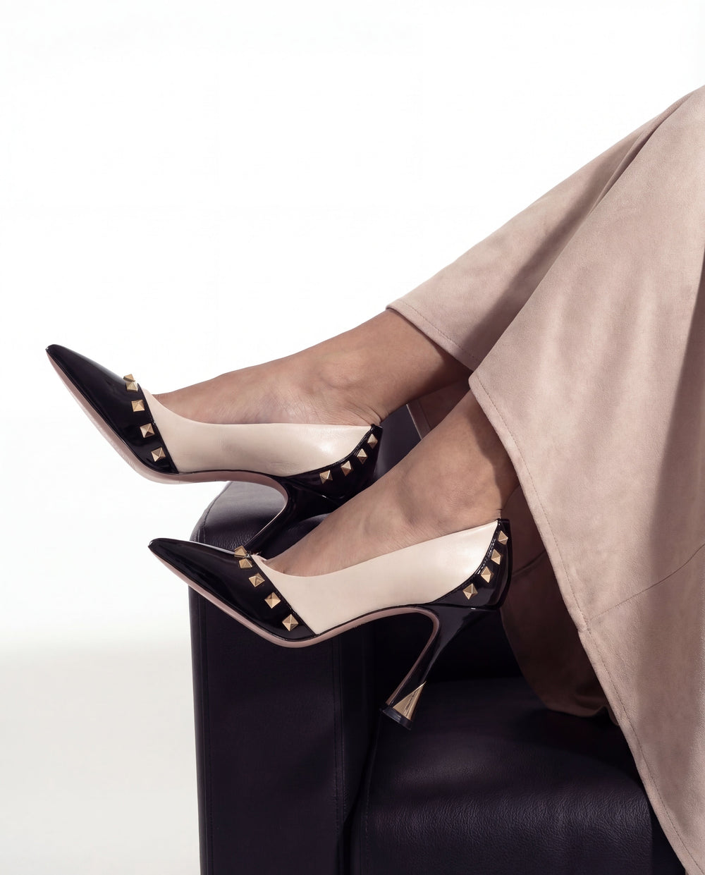 The Bella Vita Studded Beige Black Leather Pump Shoe For Sale