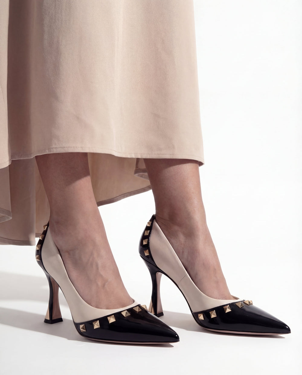 The Bella Vita Studded Beige Black Leather Pump Shoe For Sale