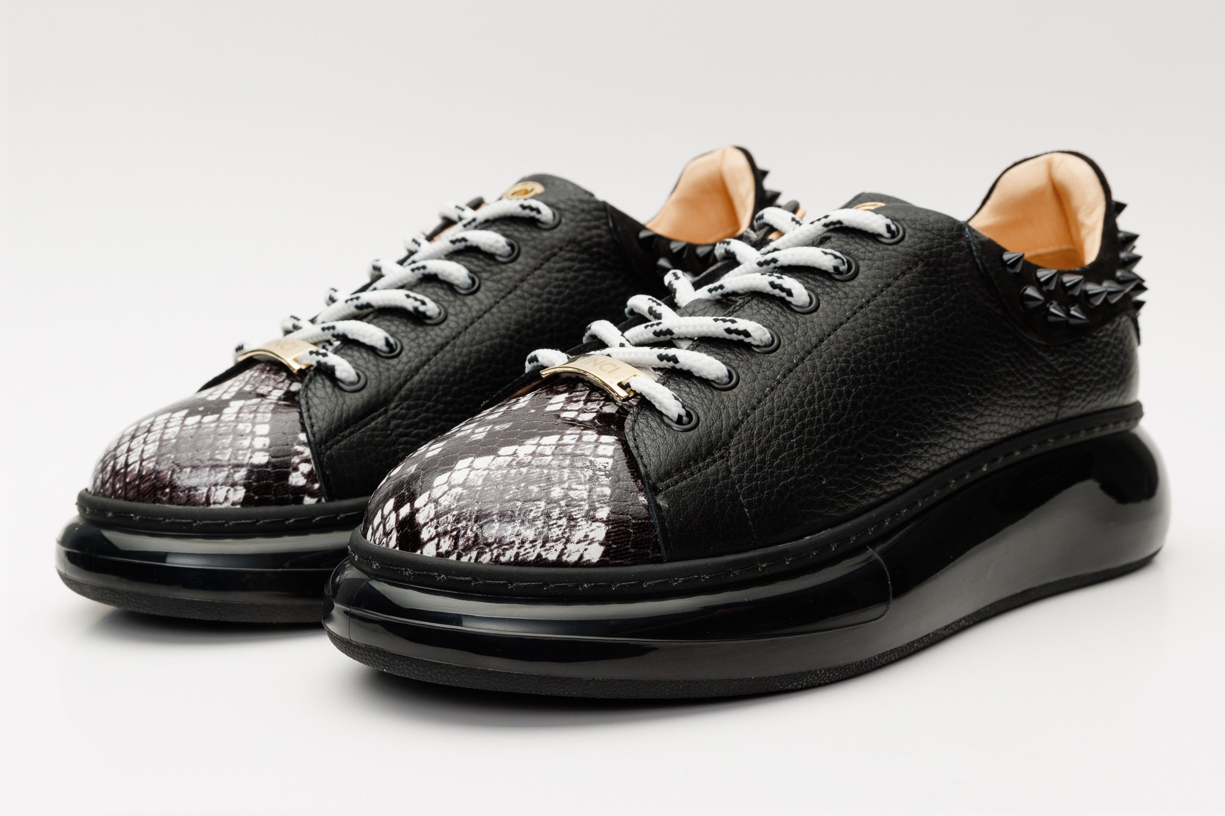 The Venezia Black Leather Sneaker Universal Fit