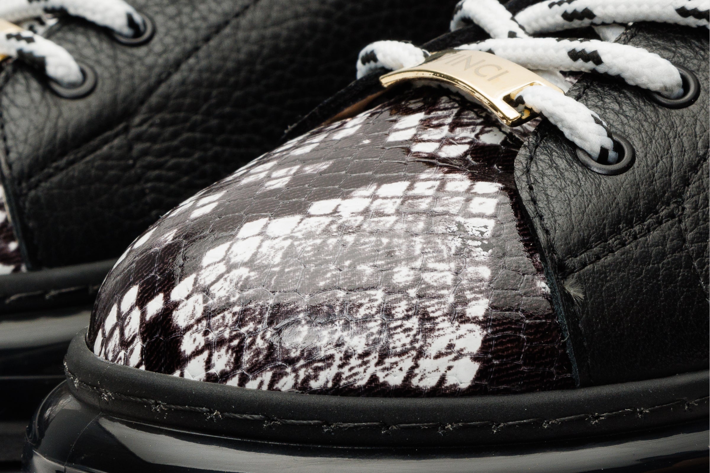 The Venezia Black Leather Sneaker Universal Fit