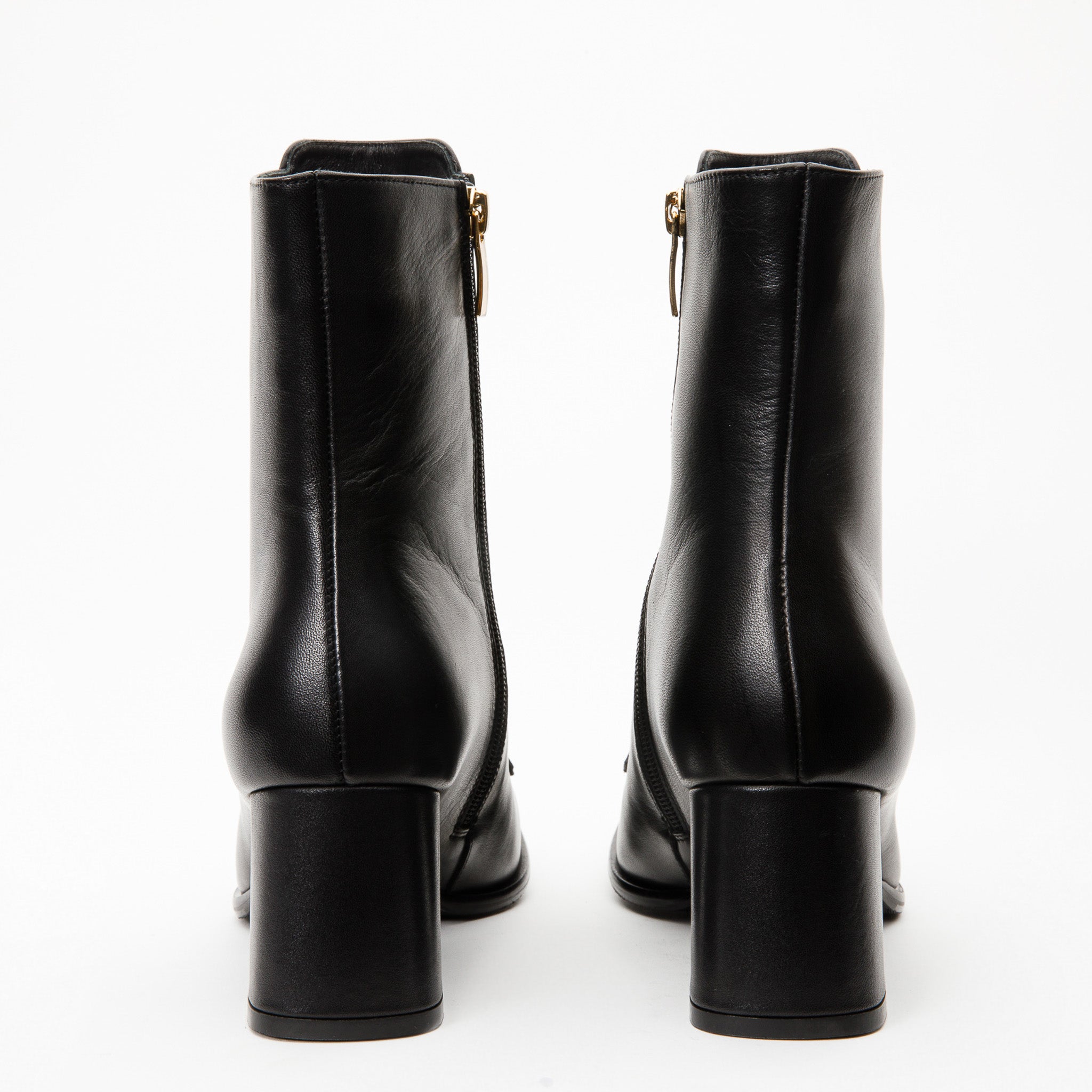 The Bukres Black Leather Block Heel Boot Universal Fit