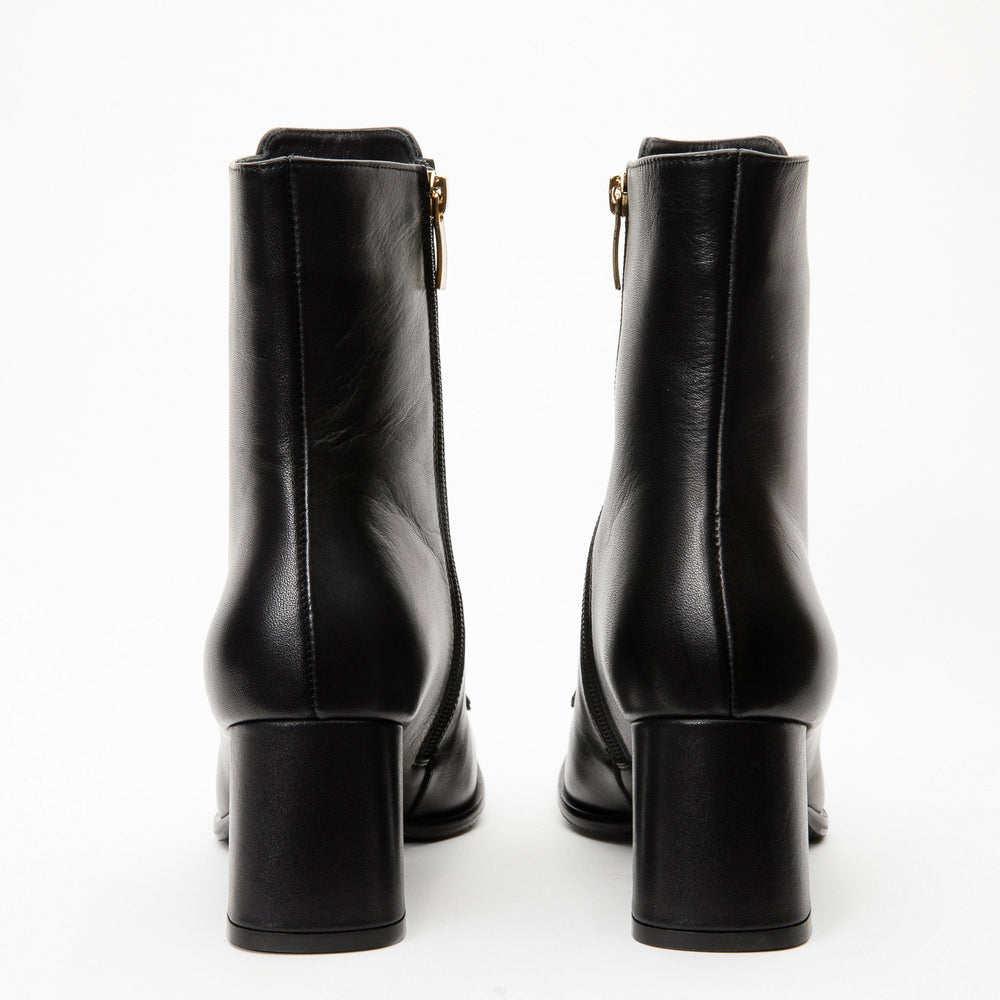 The Bukres Black Leather Block Heel Boot Universal Fit