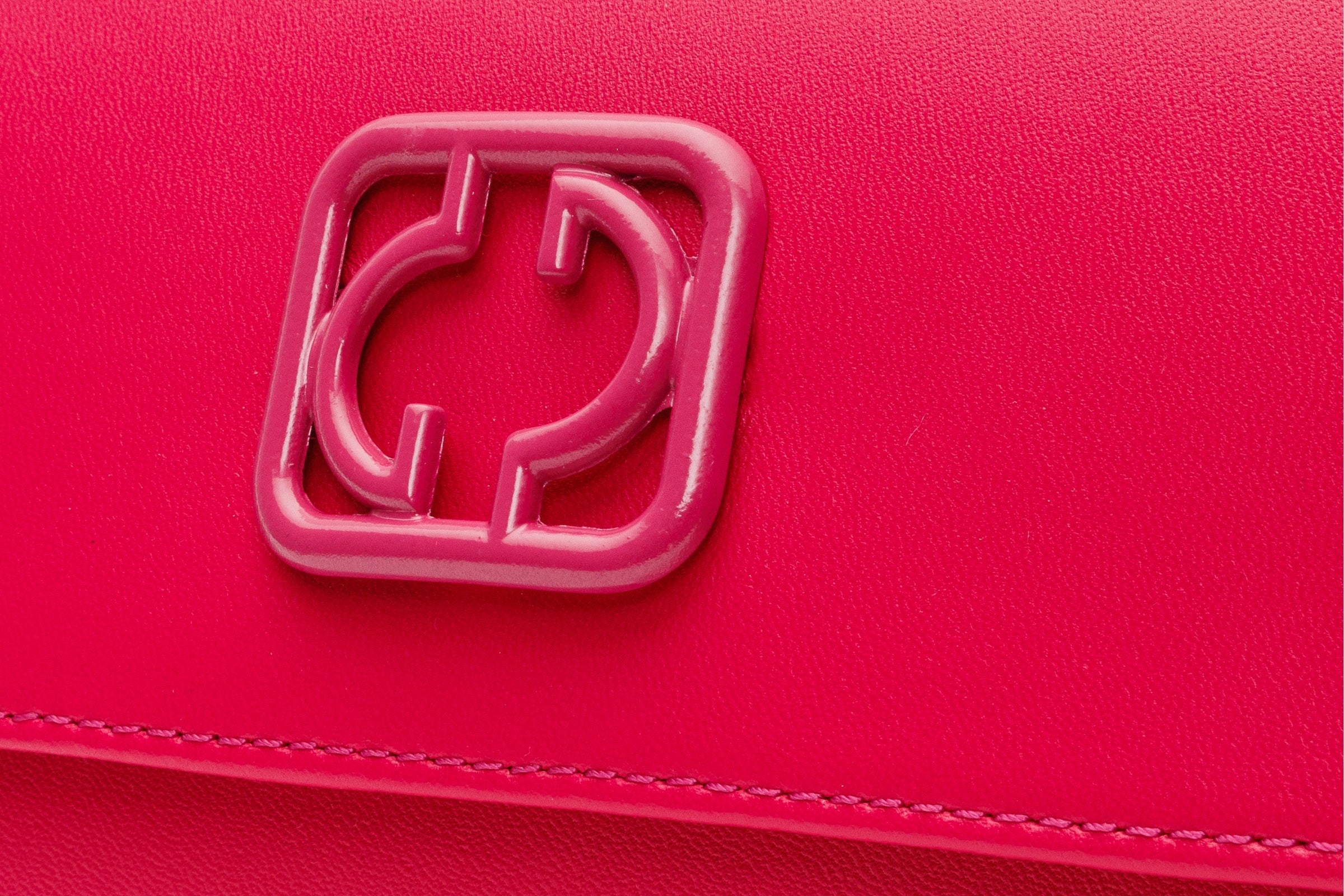 The Maneadero Fuchsia Leather Handbag Universal Fit