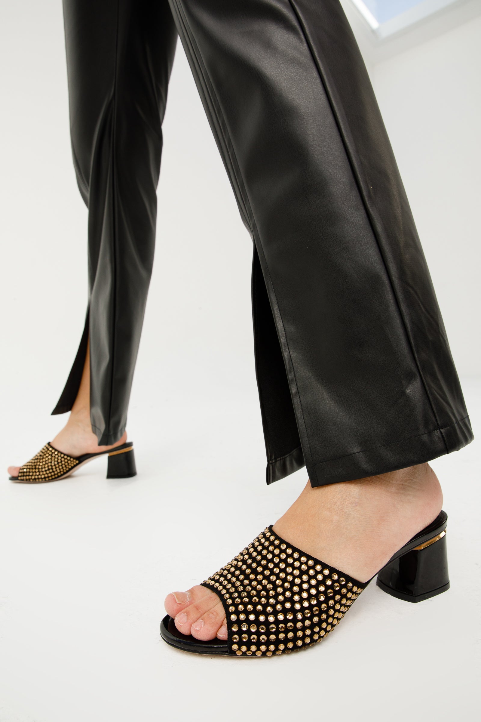The Ailano Gold Glitter Leather Sandal Exclusive Style