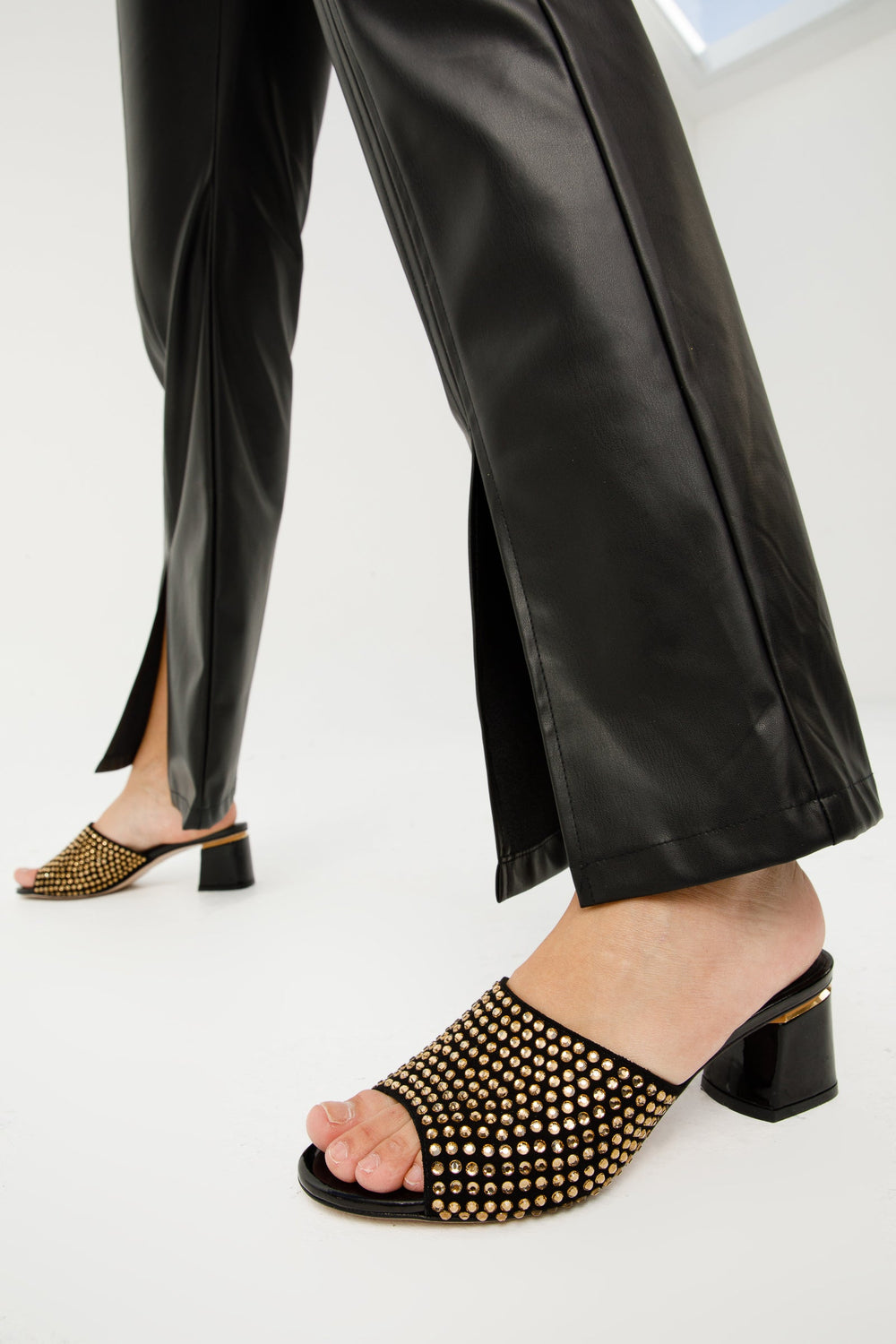 The Ailano Gold Glitter Leather Sandal Exclusive Style