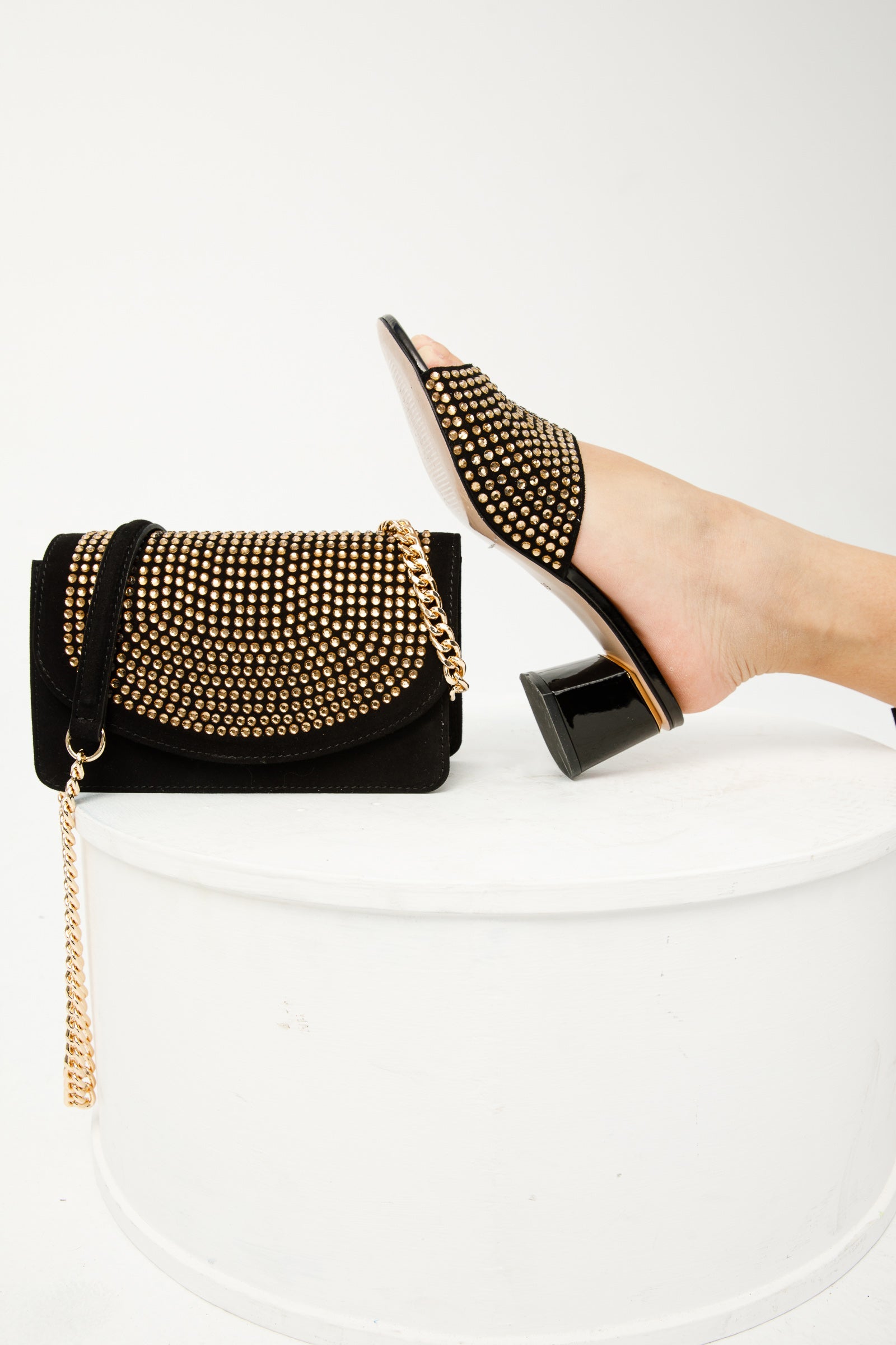 The Ailano Gold Glitter Leather Sandal Exclusive Style