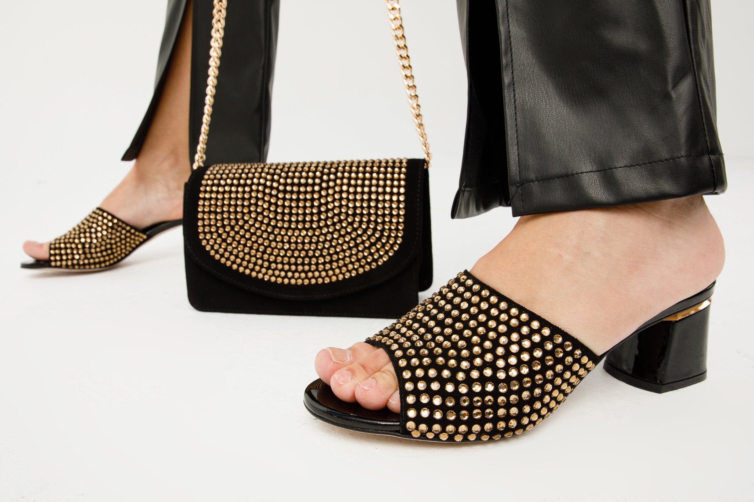 The Ailano Gold Glitter Leather Sandal Exclusive Style