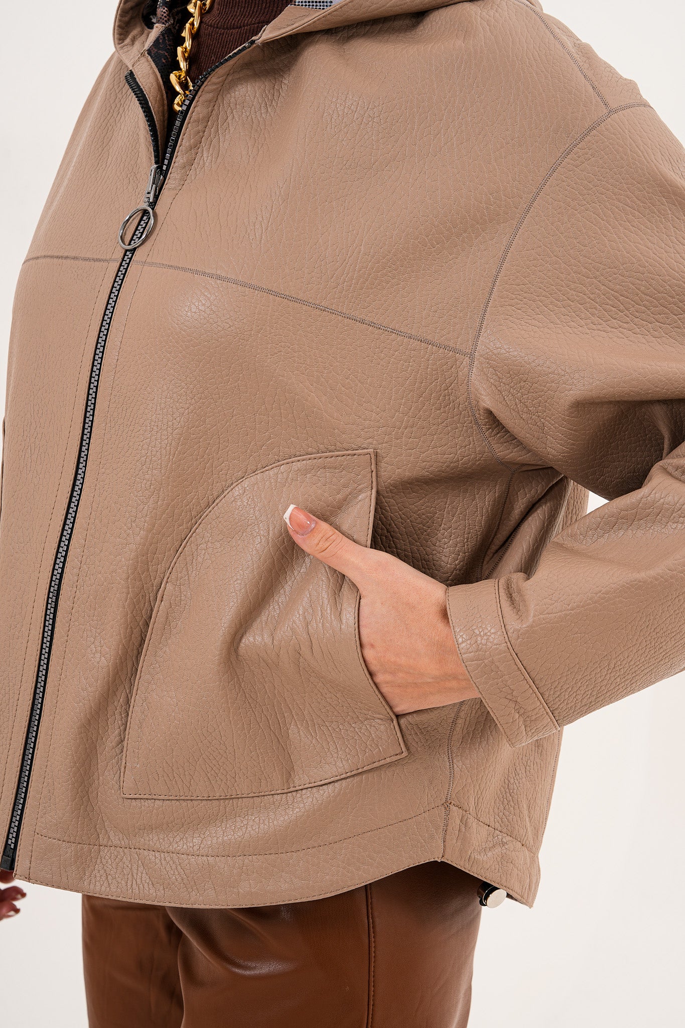 The Calyra Reversible Leather Jacket – Taupe Universal Fit