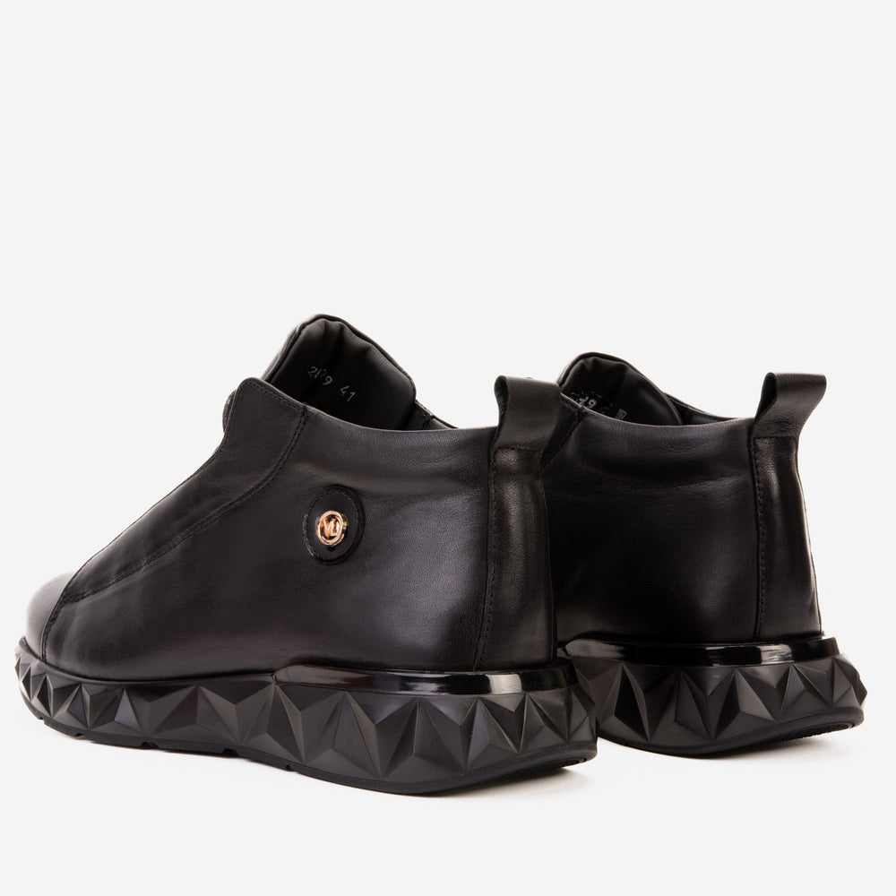 The Vertex Black Leather Men's Sneaker Fine Craftsmanship