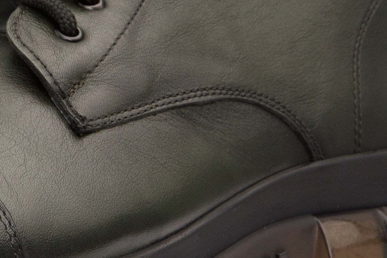 The Ottova Green Leather Lace-Up Sneaker Boot with a Zipper Universal Fit