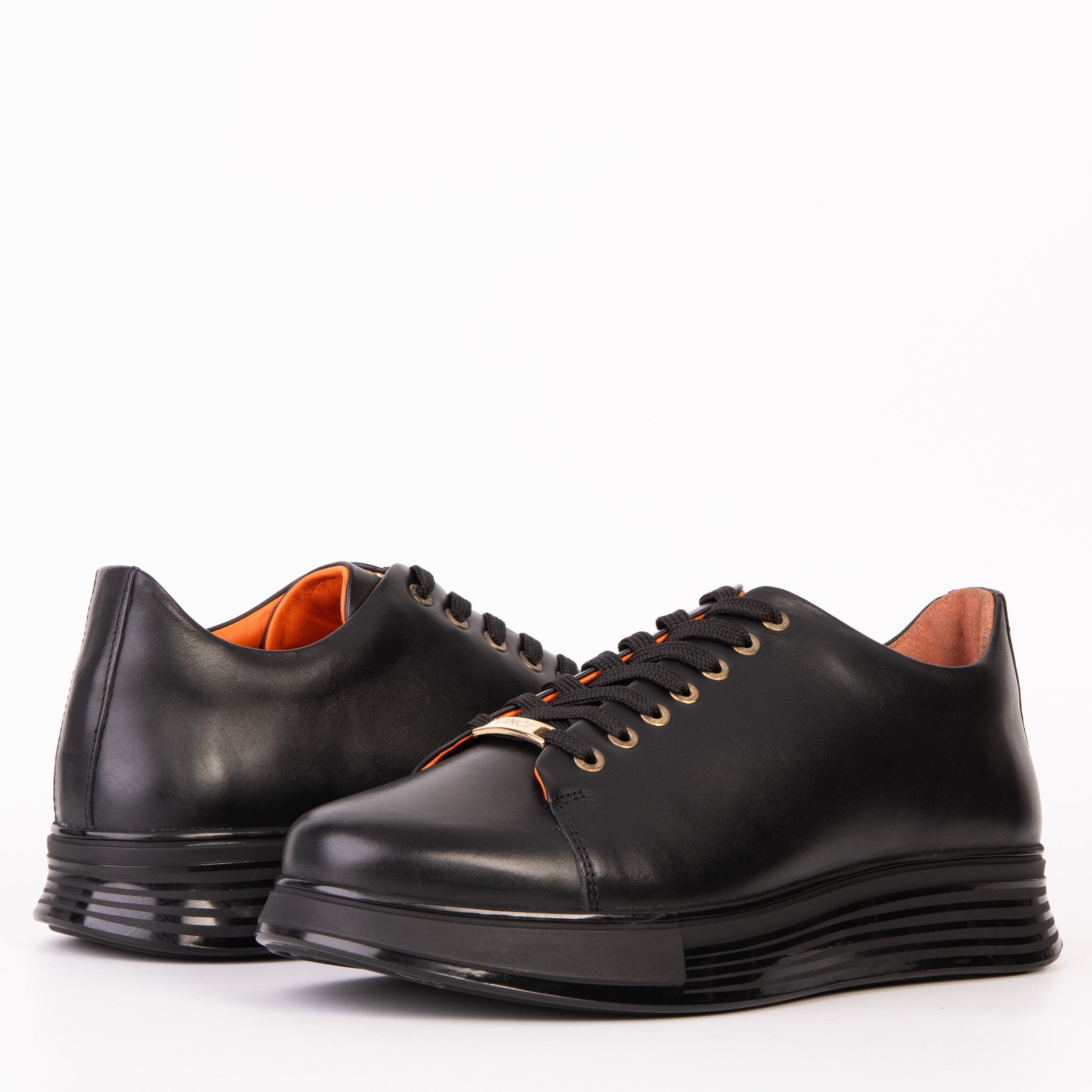 The Peklin Black Leather Sneaker Universal Fit
